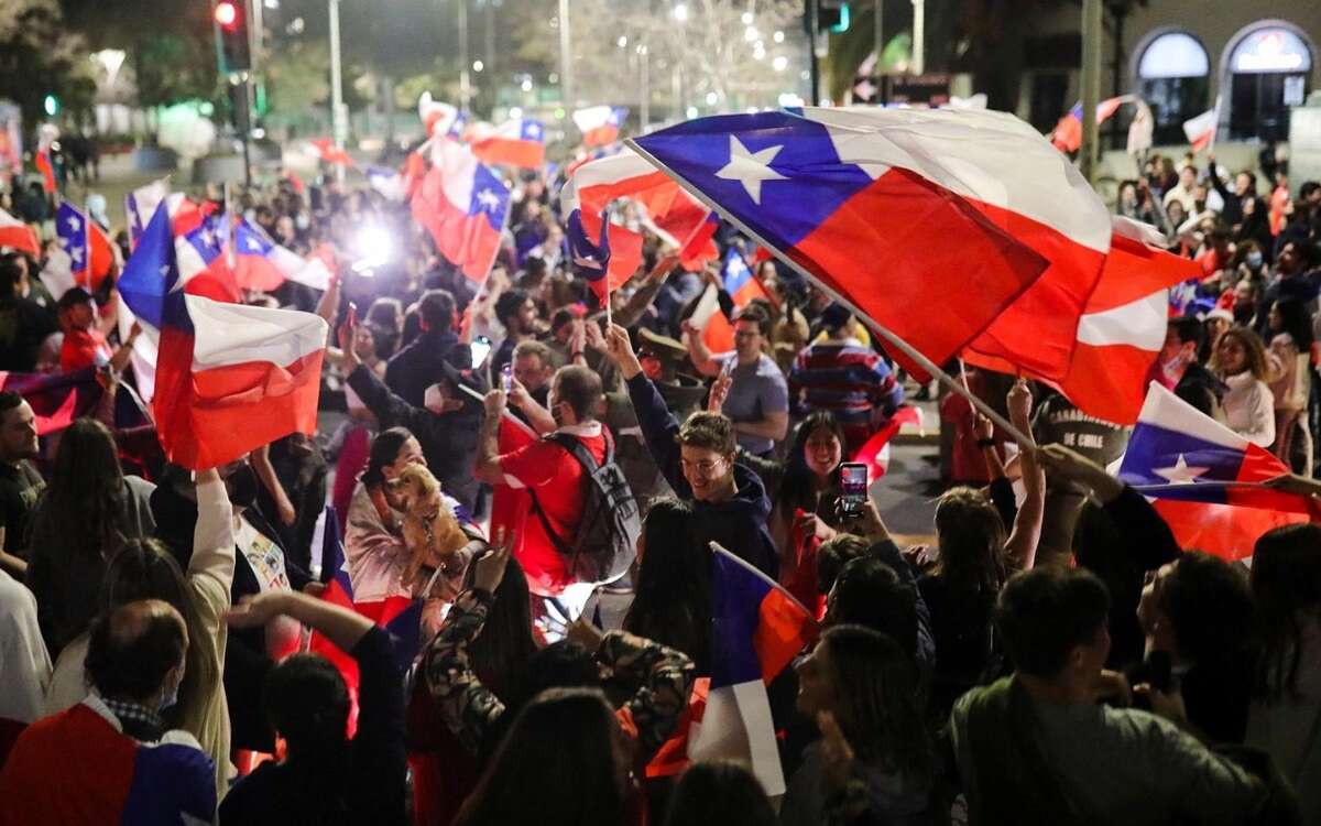 Chile festeja conservar su Constitución