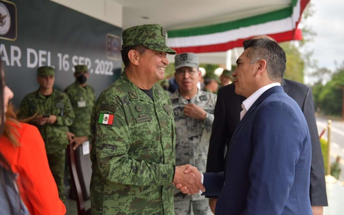 Luis Cresencio Sandoval y Alito Moreno