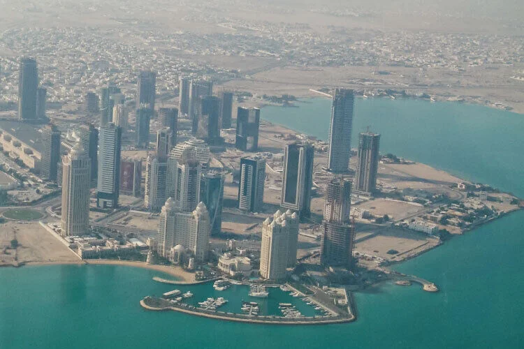 avion doha emerge del desierto carla pascual