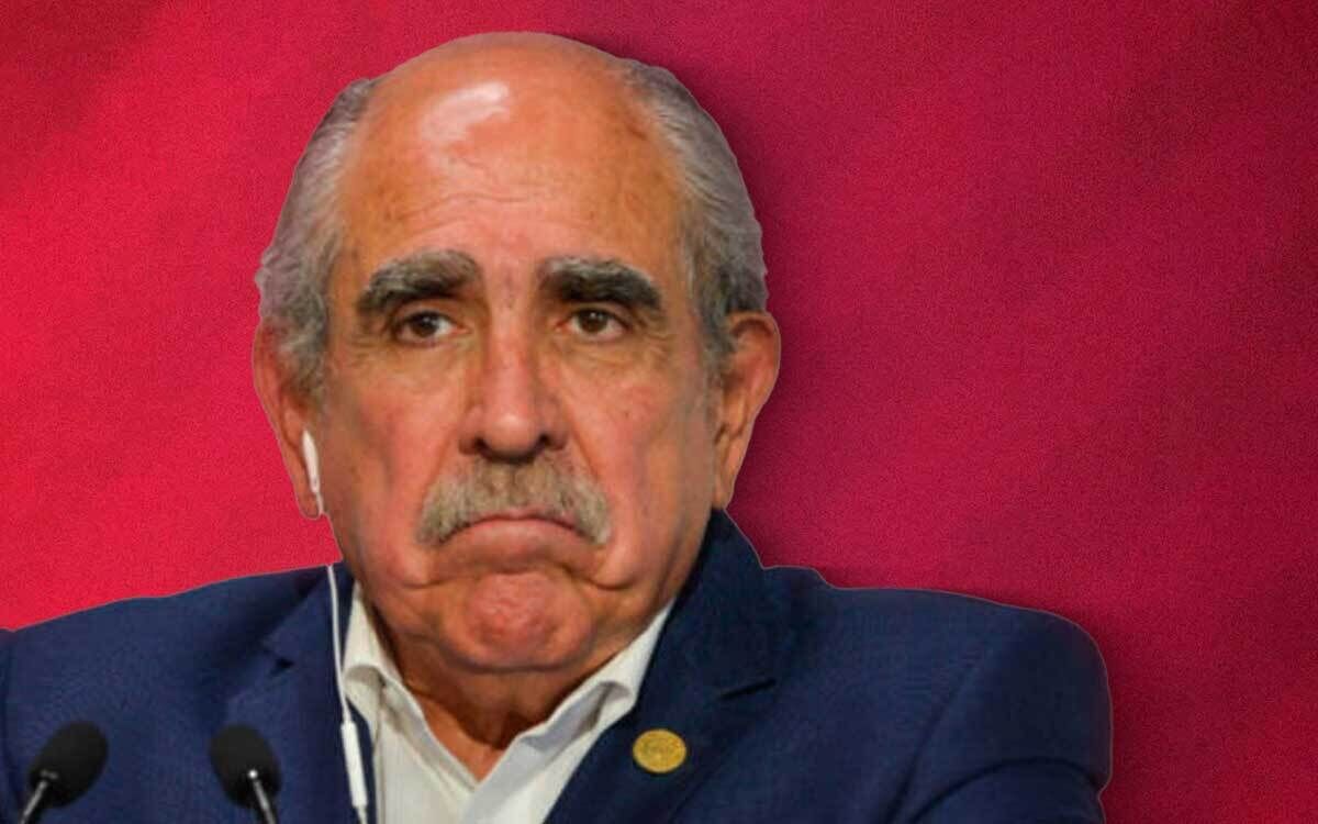 Amlo no gobierna: vive del escándalo