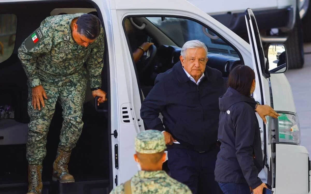 AMLO, el payaso de las 3 pistas de circo