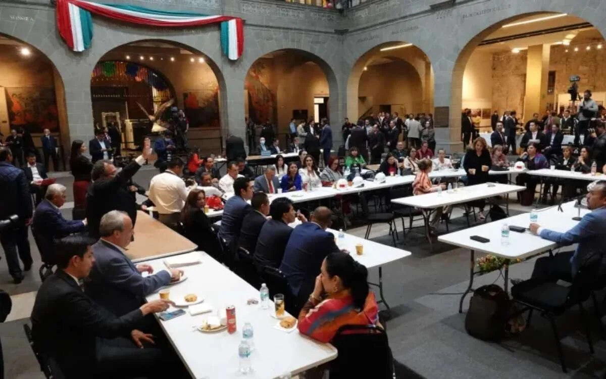 Sesión de senadores de Morena