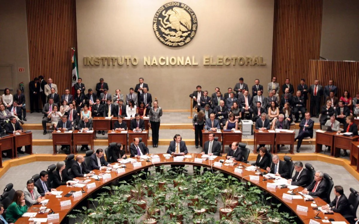 ¿Sale caro el INE? (¿Prefieres una dictadura?)