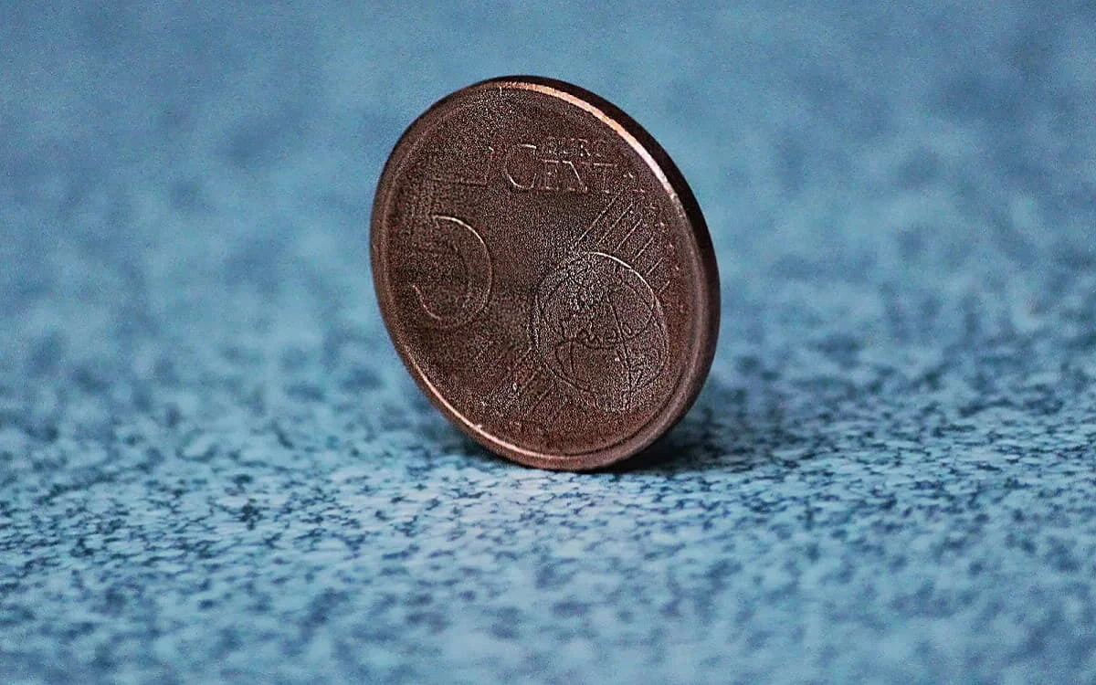 Dos lados de la moneda o muchos de un elefante.