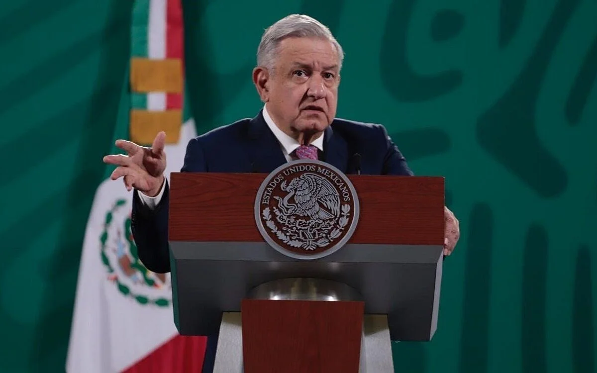 AMLO confiesa delito electoral.