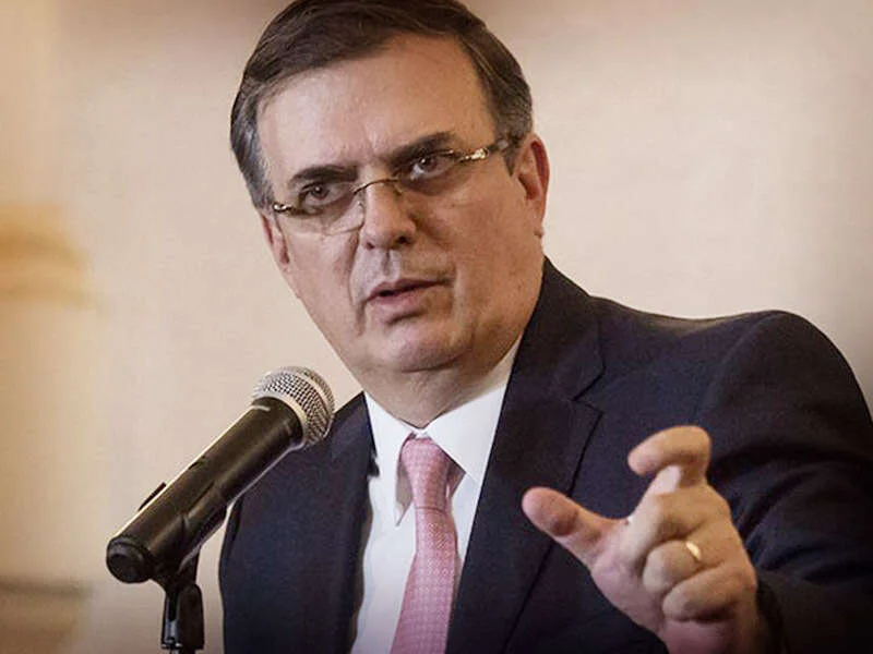 Ebrard toma la delantera: #EnCorto