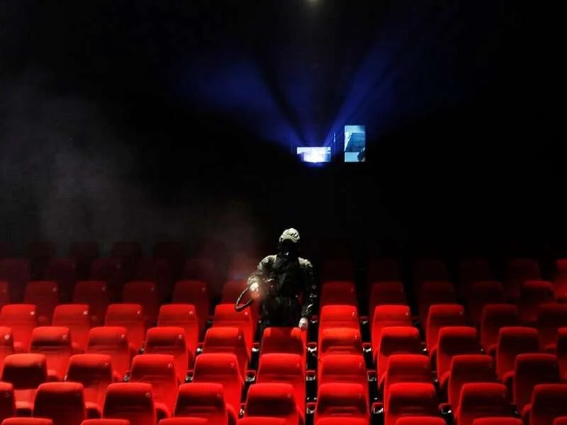 Pandemia mermó industria de cines: Prevén caída de 70%.