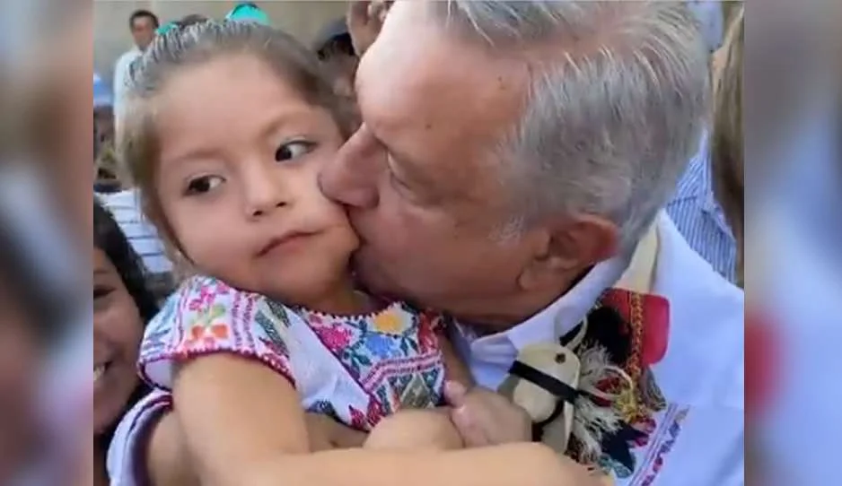 Amlo beso