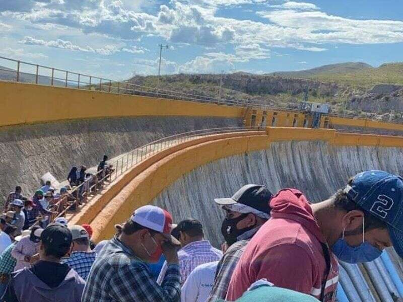 El pueblo contra el pueblo