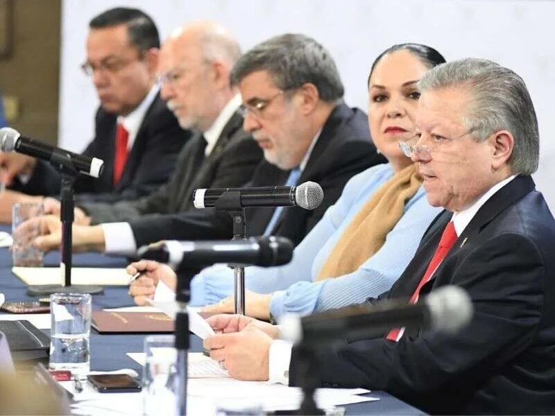 Ministros lacayos del presidente de la República